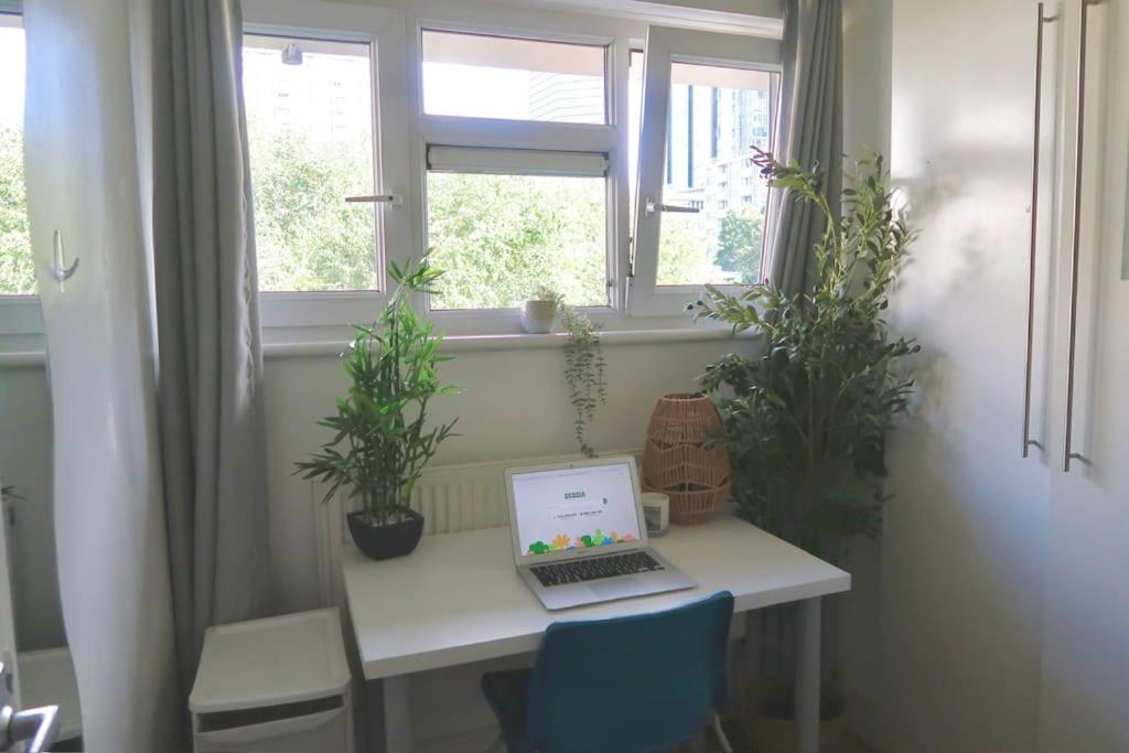 Appartamento Chic 4-bed In Trendy Clerkenwell W Balcony And Walking Distance To Tube Londra