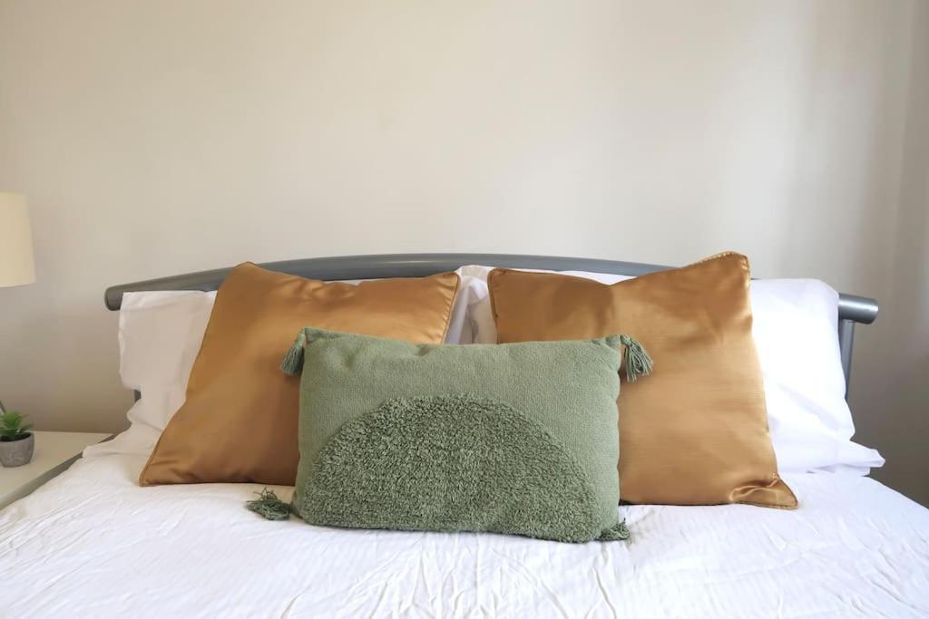 Chic 4-bed In Trendy Clerkenwell W Balcony And Walking Distance To Tube * Londra