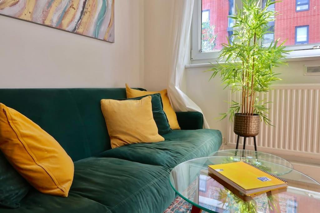 Appartamento Chic 4-bed In Trendy Clerkenwell W Balcony And Walking Distance To Tube Londra