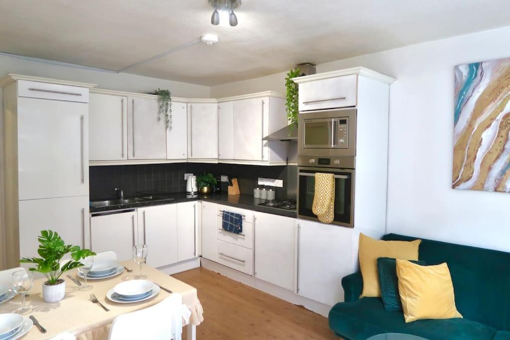 Chic 4-bed In Trendy Clerkenwell W Balcony And Walking Distance To Tube Londra