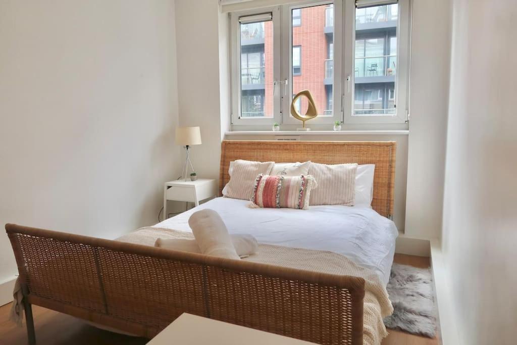 Chic 4-bed In Trendy Clerkenwell W Balcony And Walking Distance To Tube * Londra
